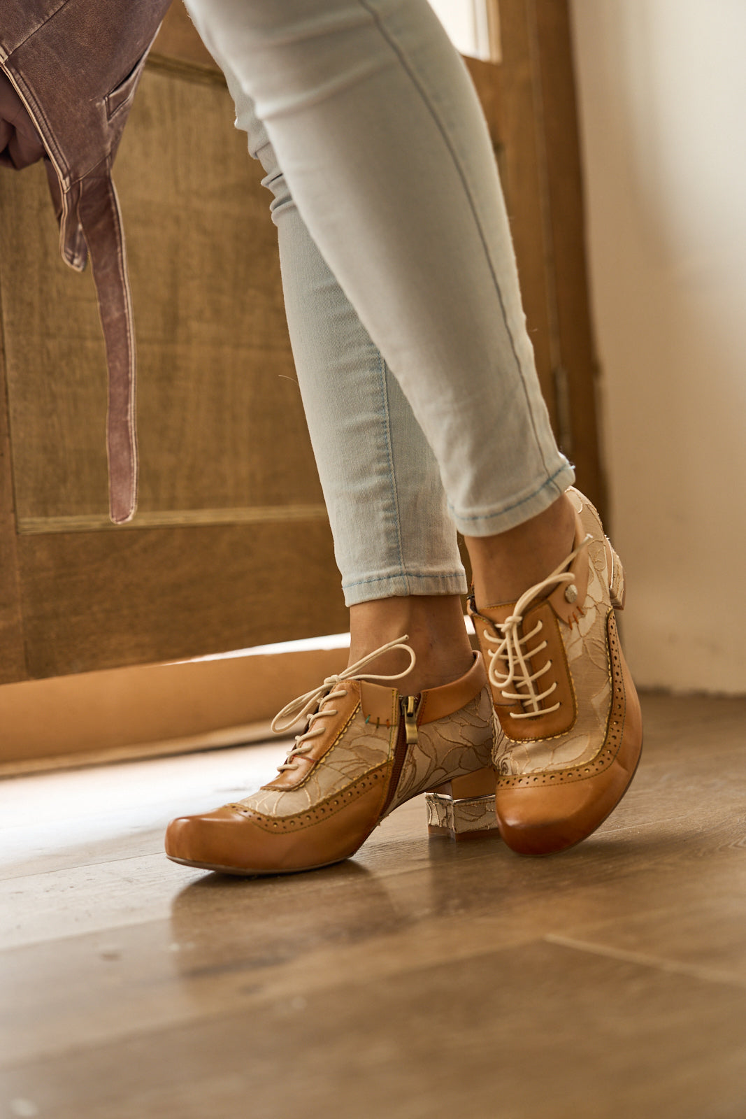 Vicconfy | Walk In Roses Jacquard Leather Oxford Brogues
