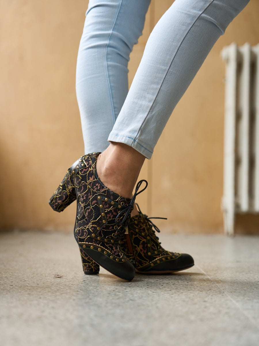 Vicconfy | Jingle My Way Stud Embellished Jacquard Oxford
