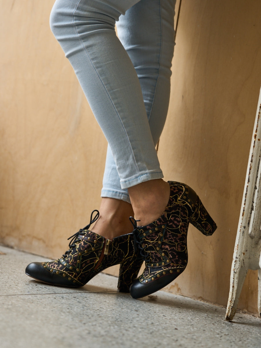 Vicconfy | Jingle My Way Stud Embellished Jacquard Oxford