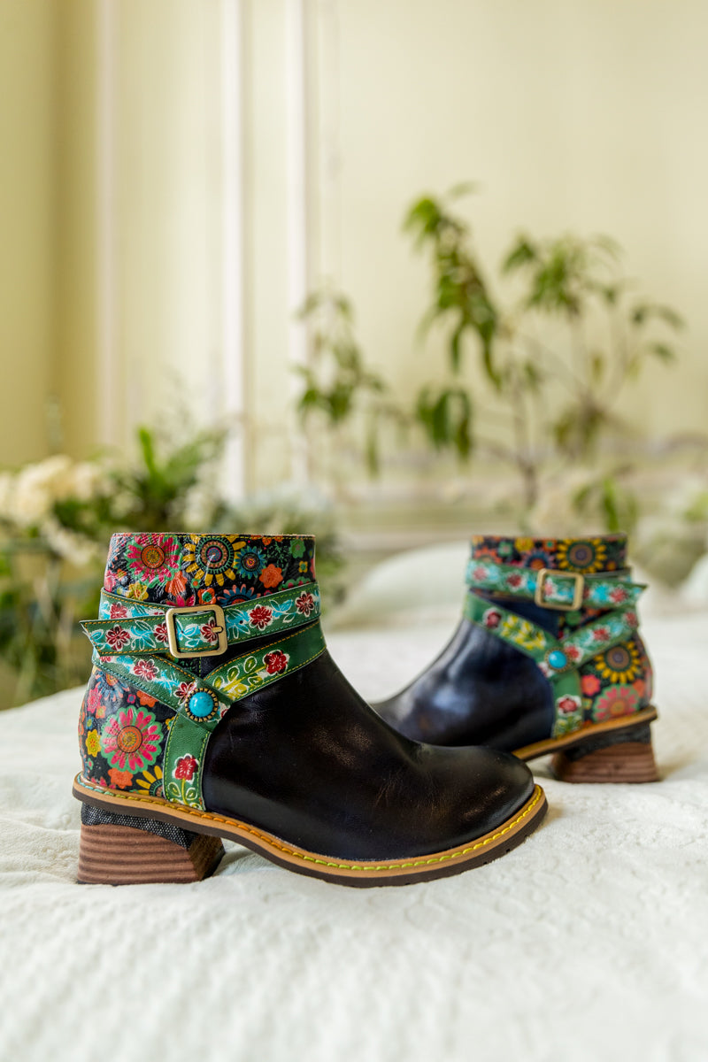 Vicconfy | ABSTRACT FLORAL STRAP LEATHER ANKLE BOOT