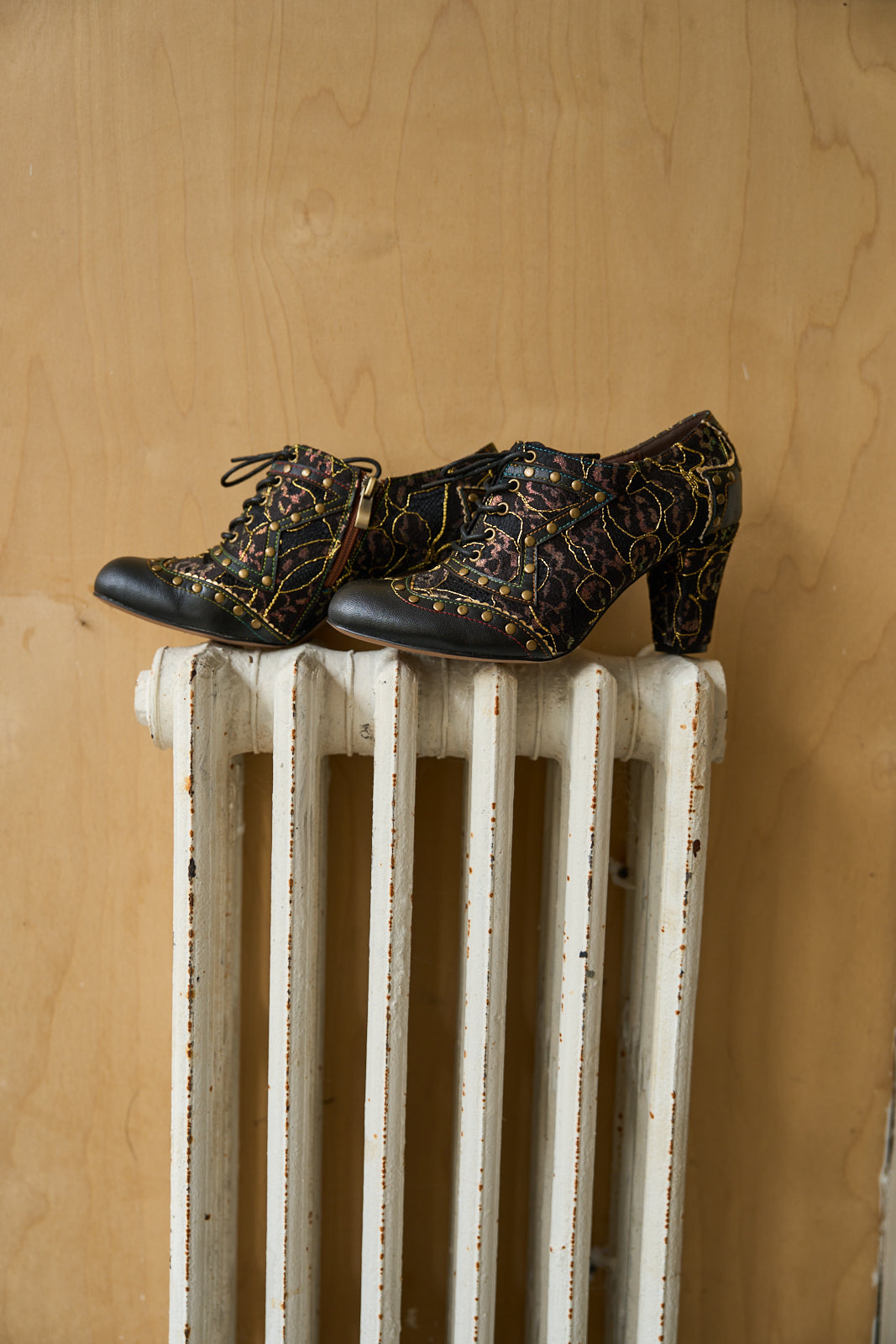 Vicconfy | Jingle My Way Stud Embellished Jacquard Oxford