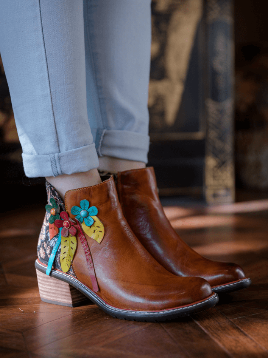 Vicconfy | PETAL APPLIQUE LEATHER ANKLE BOOT
