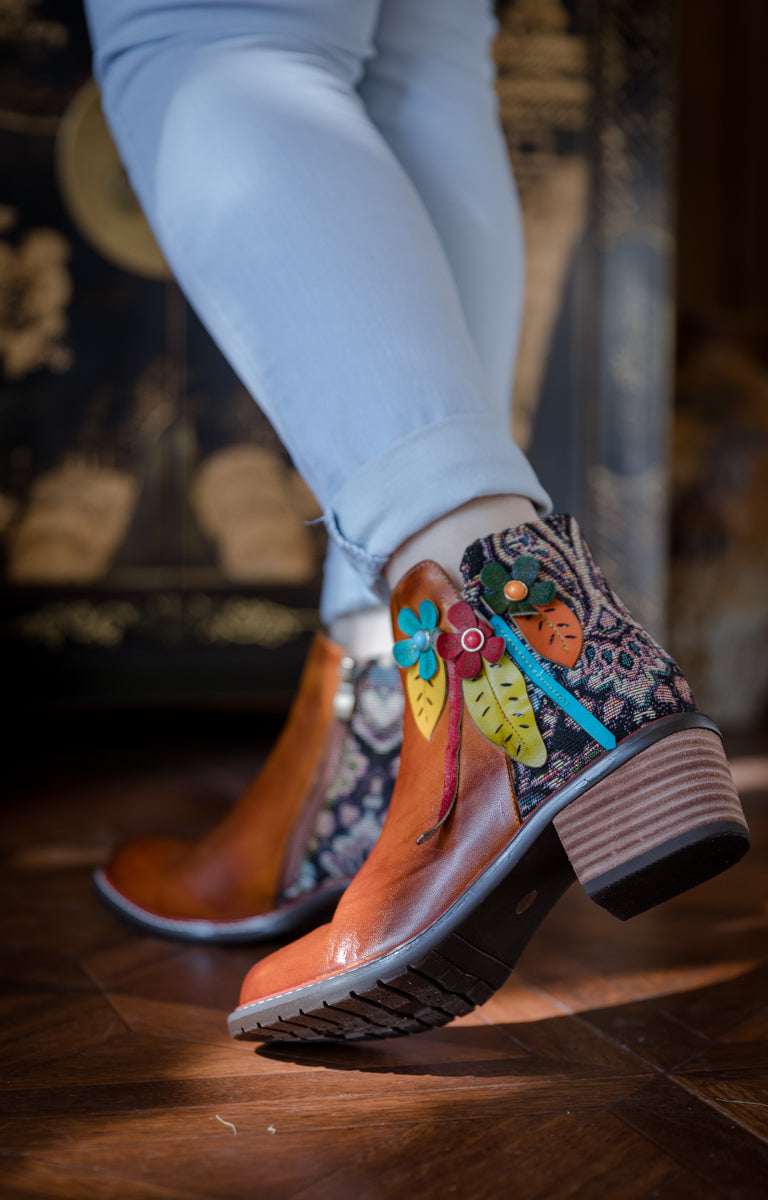 Vicconfy | PETAL APPLIQUE LEATHER ANKLE BOOT